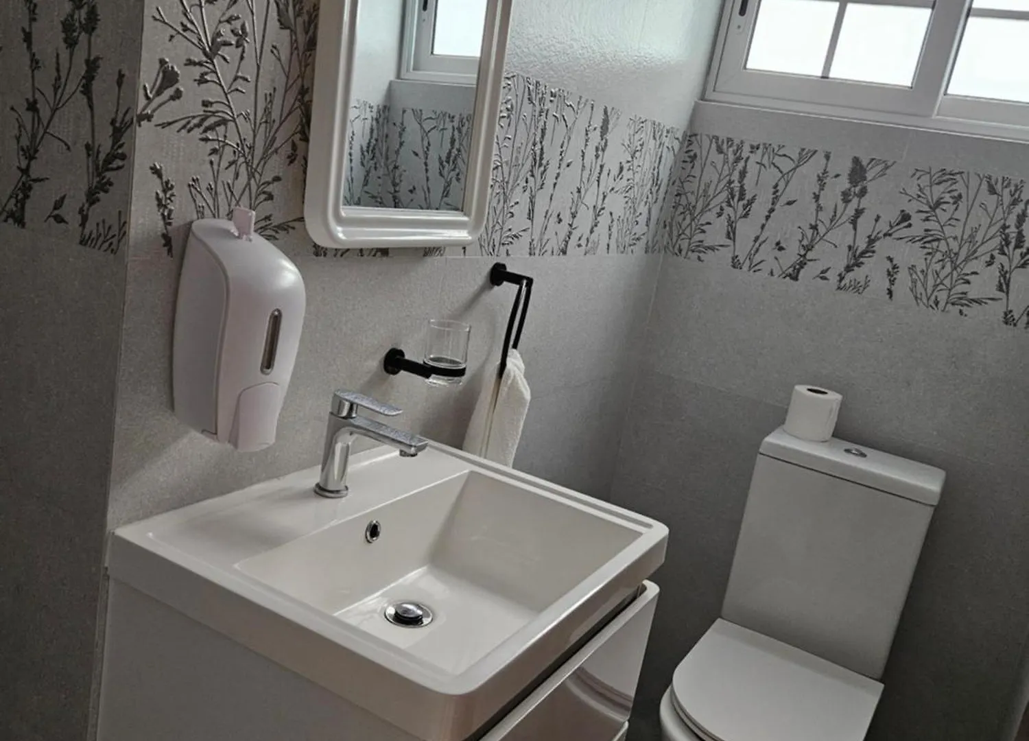 E&E Self Catering Hotel Beau Vallon  Guest house