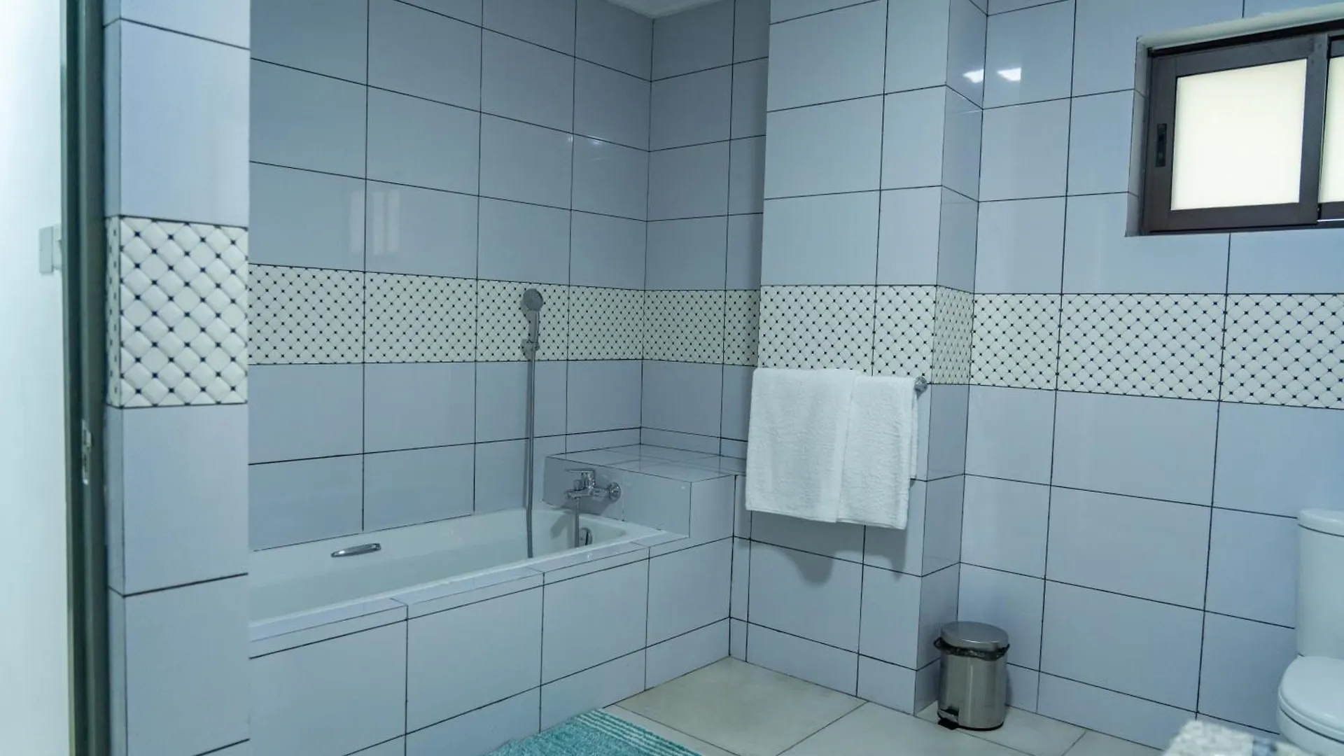 E&E Self Catering Hotel Beau Vallon  Seychelles